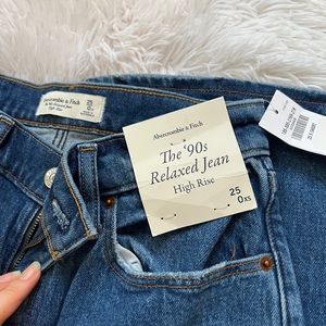 The 90s relaxed jean high rise 25x short
